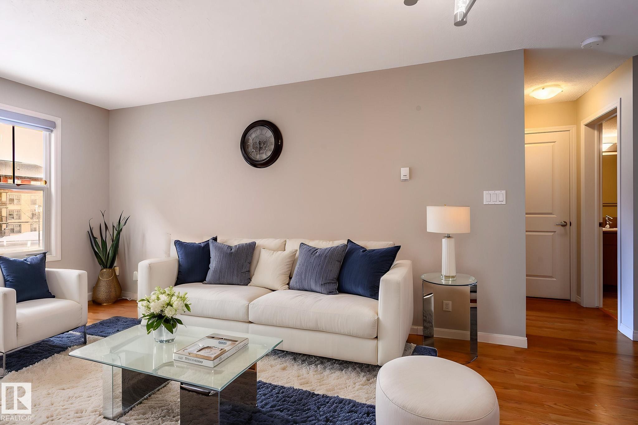 213 105 Ambleside Drive, Edmonton, AB - Indoor Photo Showing Living Room