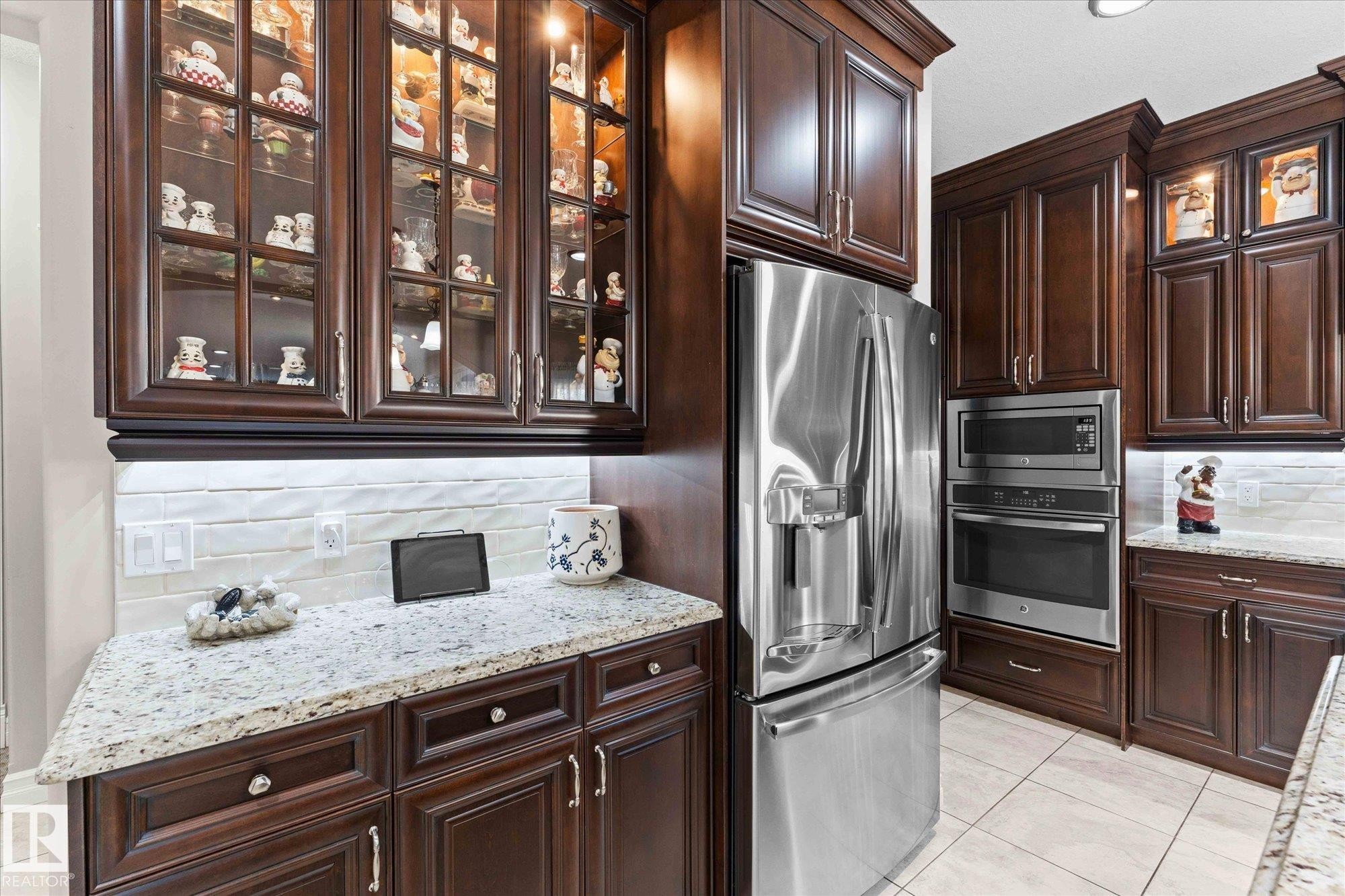10516 158 Street Nw, Edmonton, AB - Indoor Photo Showing Kitchen