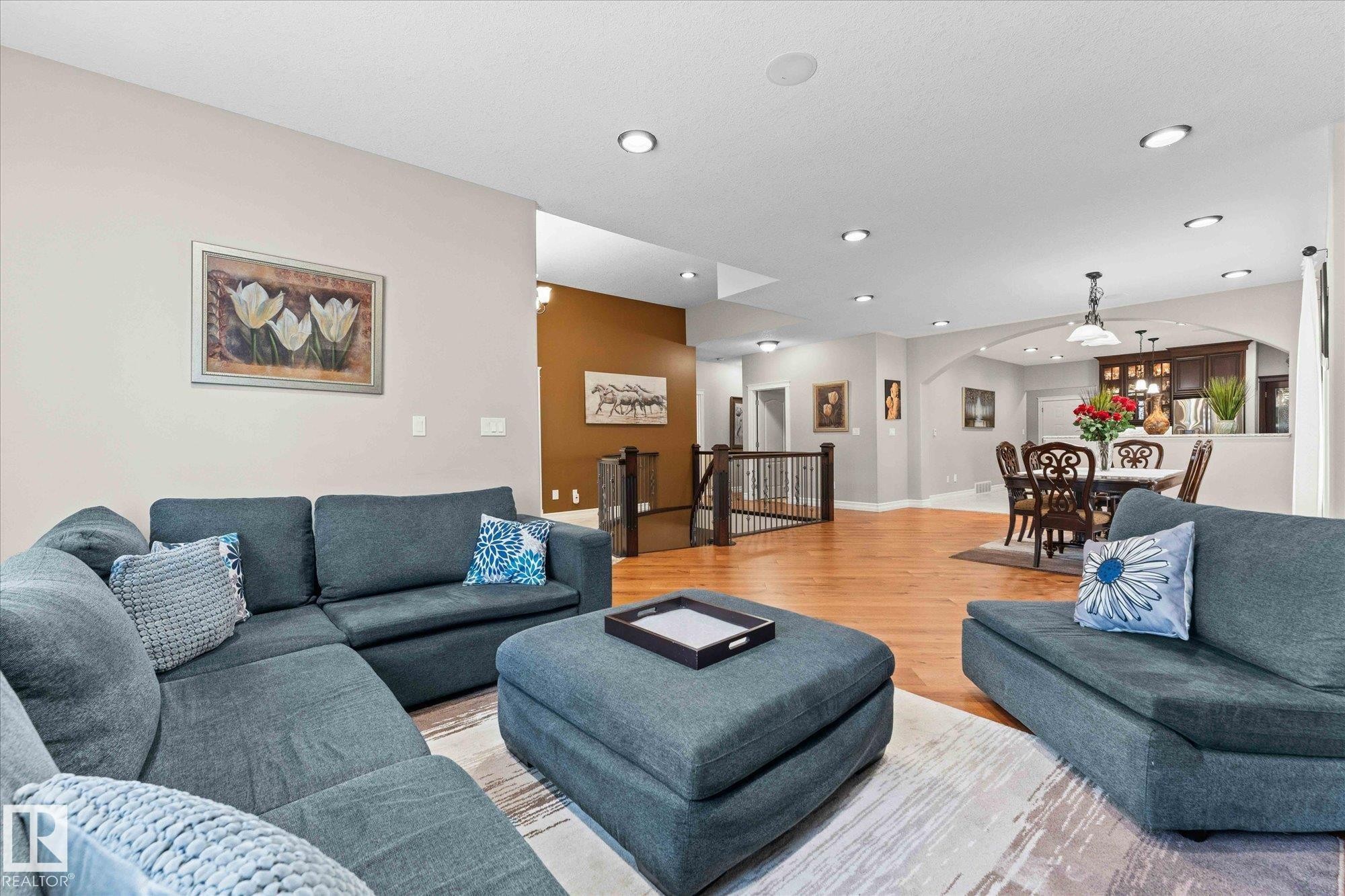 10516 158 Street Nw, Edmonton, AB - Indoor Photo Showing Living Room