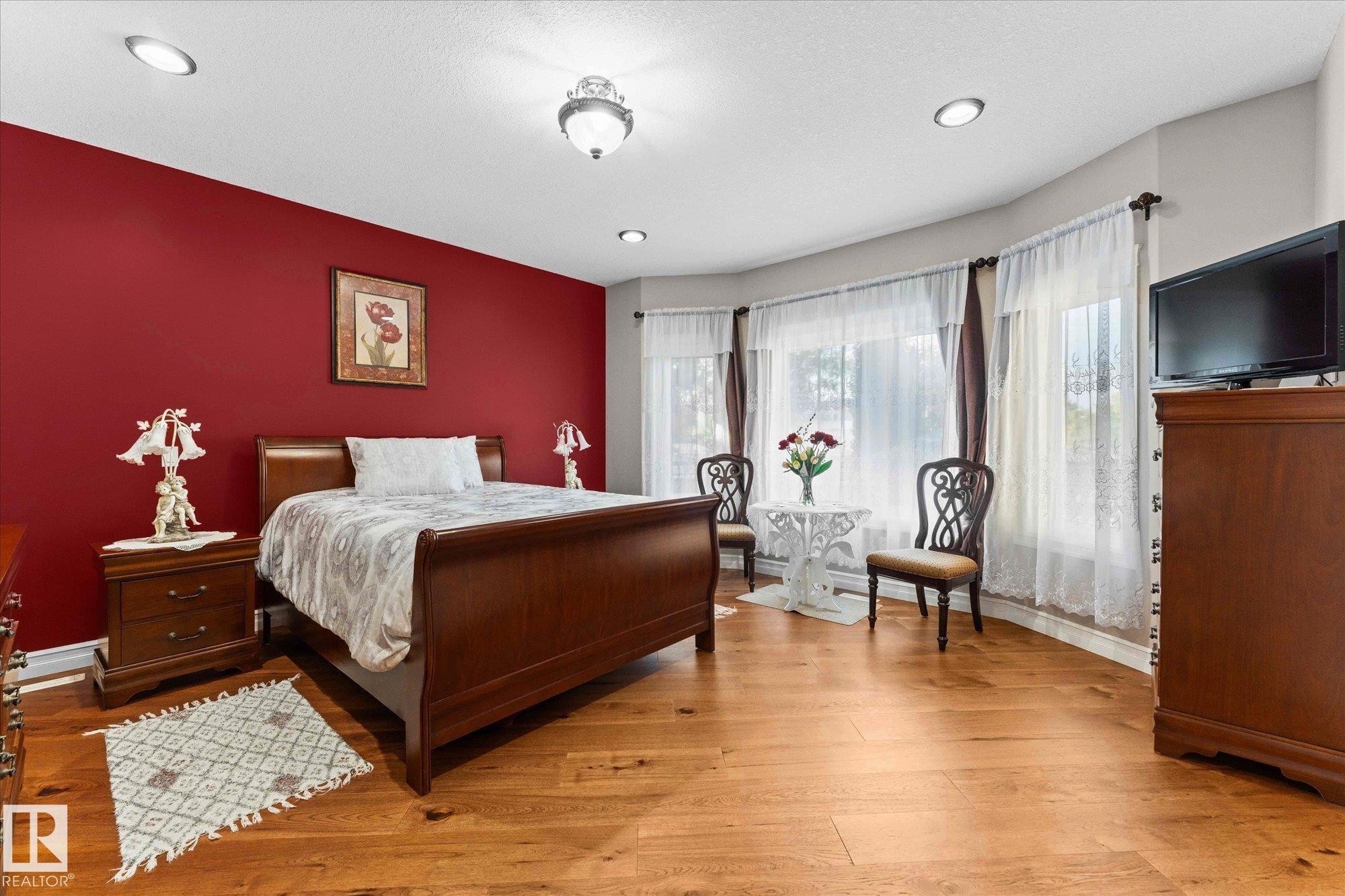 10516 158 Street Nw, Edmonton, AB - Indoor Photo Showing Bedroom