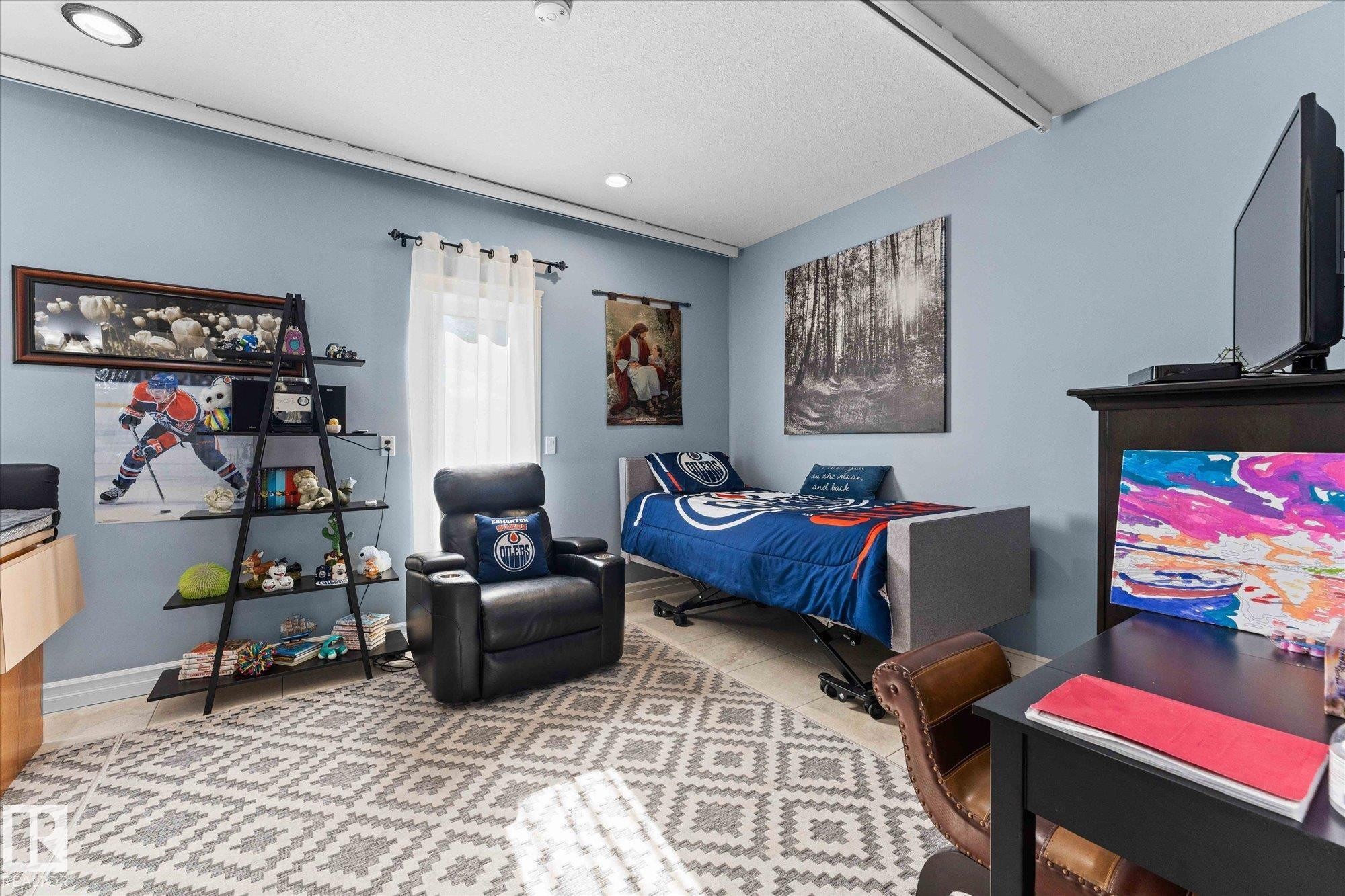 10516 158 Street Nw, Edmonton, AB - Indoor