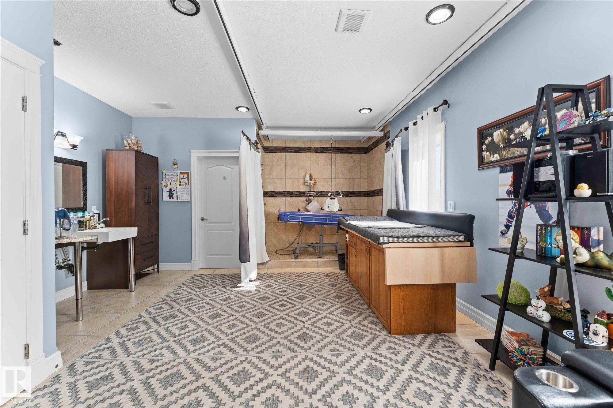 10516 158 Street Nw, Edmonton, AB - Indoor Photo Showing Gym Room