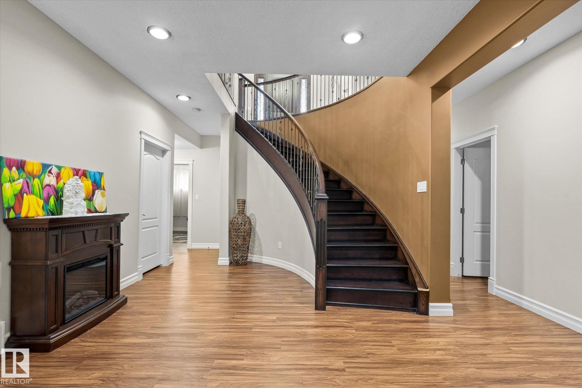 10516 158 Street Nw, Edmonton, AB - Indoor Photo Showing Other Room