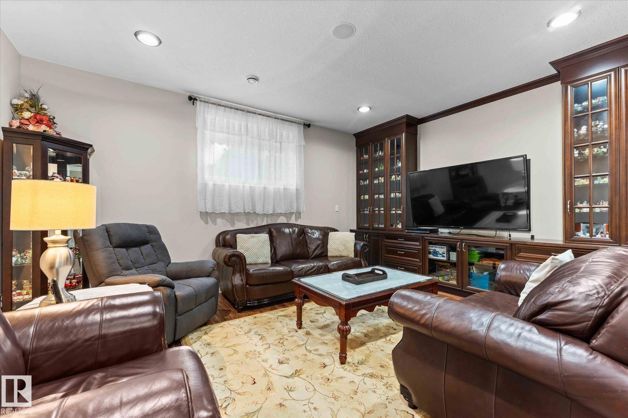 10516 158 Street Nw, Edmonton, AB - Indoor Photo Showing Living Room