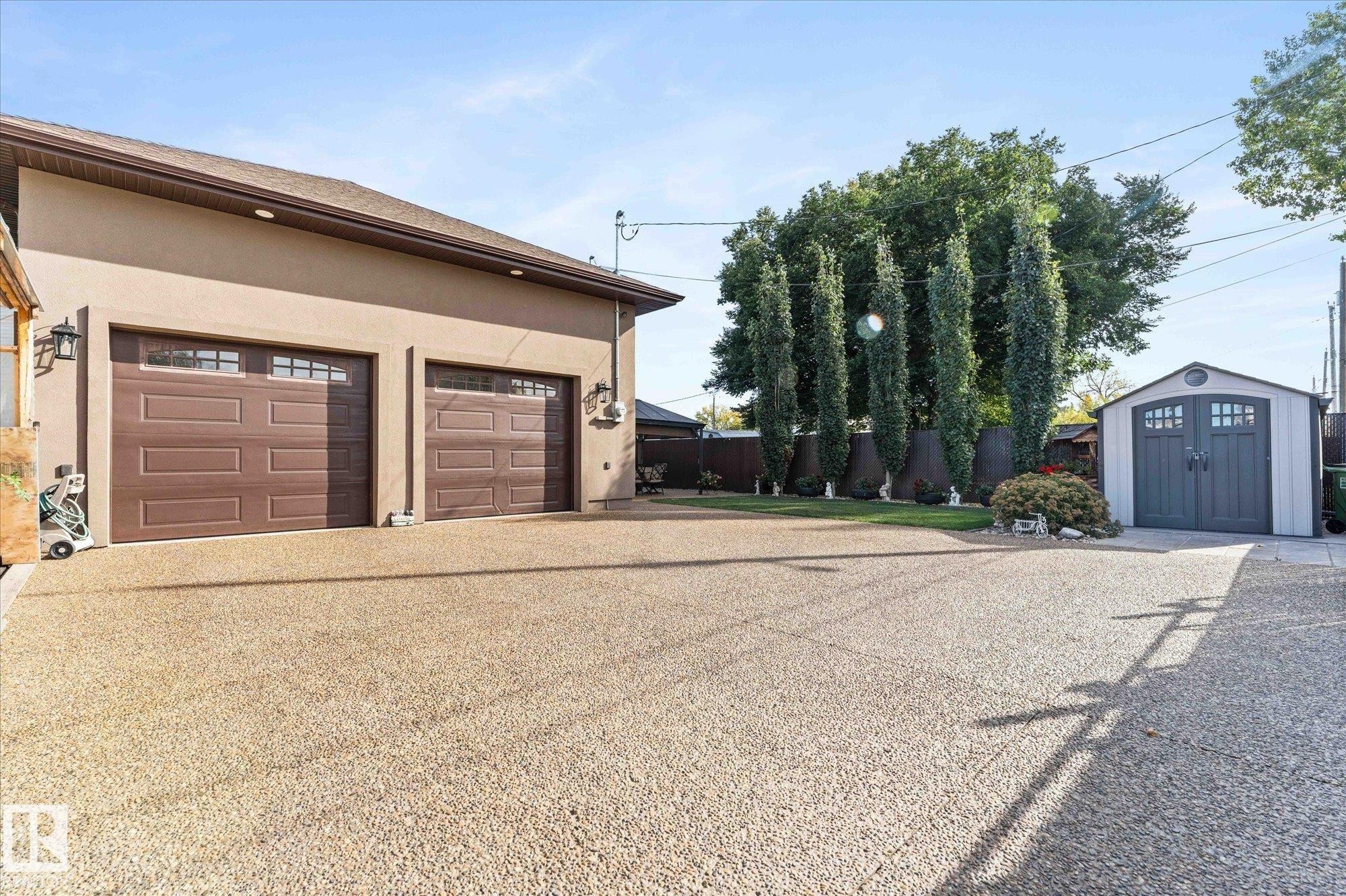 10516 158 Street Nw, Edmonton, AB - Outdoor