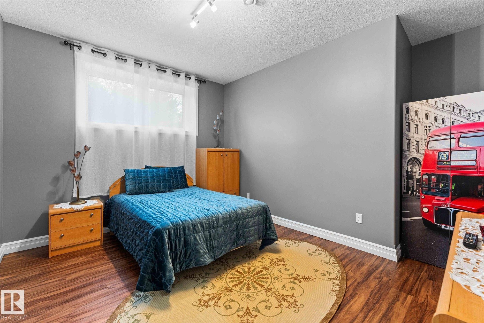 10516 158 Street Nw, Edmonton, AB - Indoor Photo Showing Bedroom