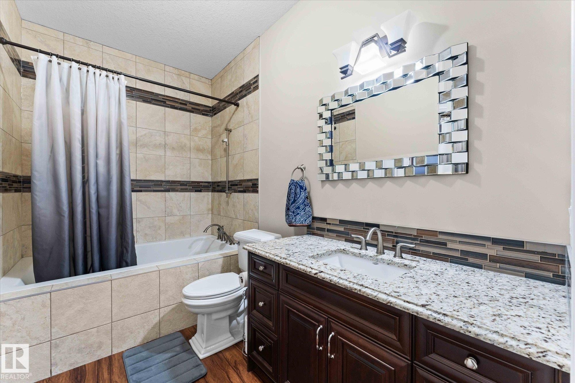 10516 158 Street Nw, Edmonton, AB - Indoor Photo Showing Bathroom