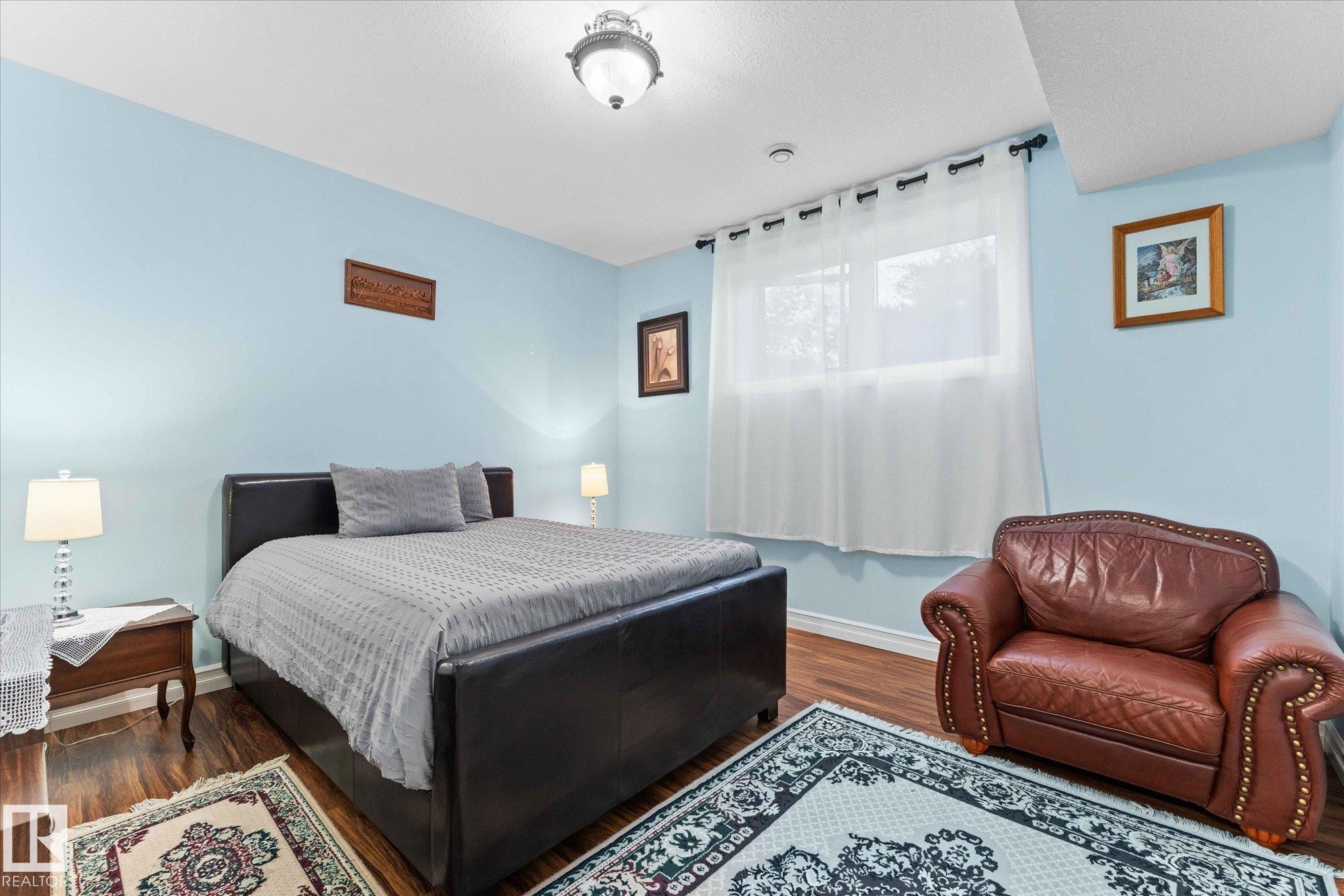 10516 158 Street Nw, Edmonton, AB - Indoor Photo Showing Bedroom