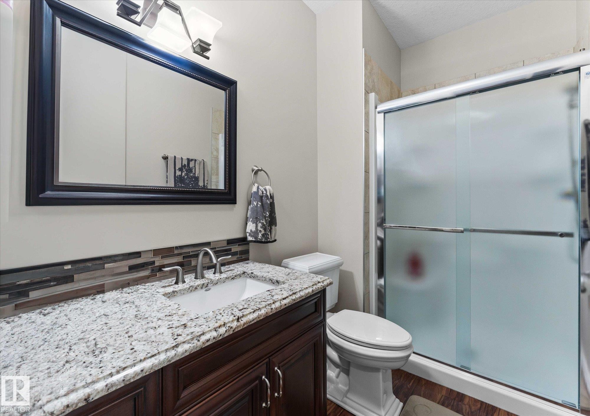 10516 158 Street Nw, Edmonton, AB - Indoor Photo Showing Bathroom