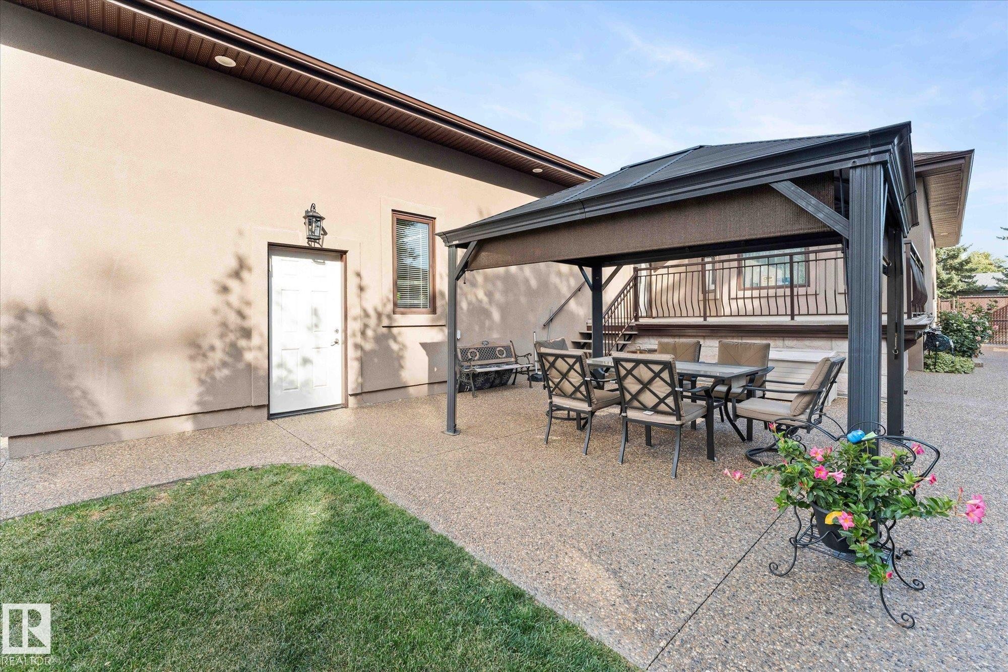 10516 158 Street Nw, Edmonton, AB - Outdoor