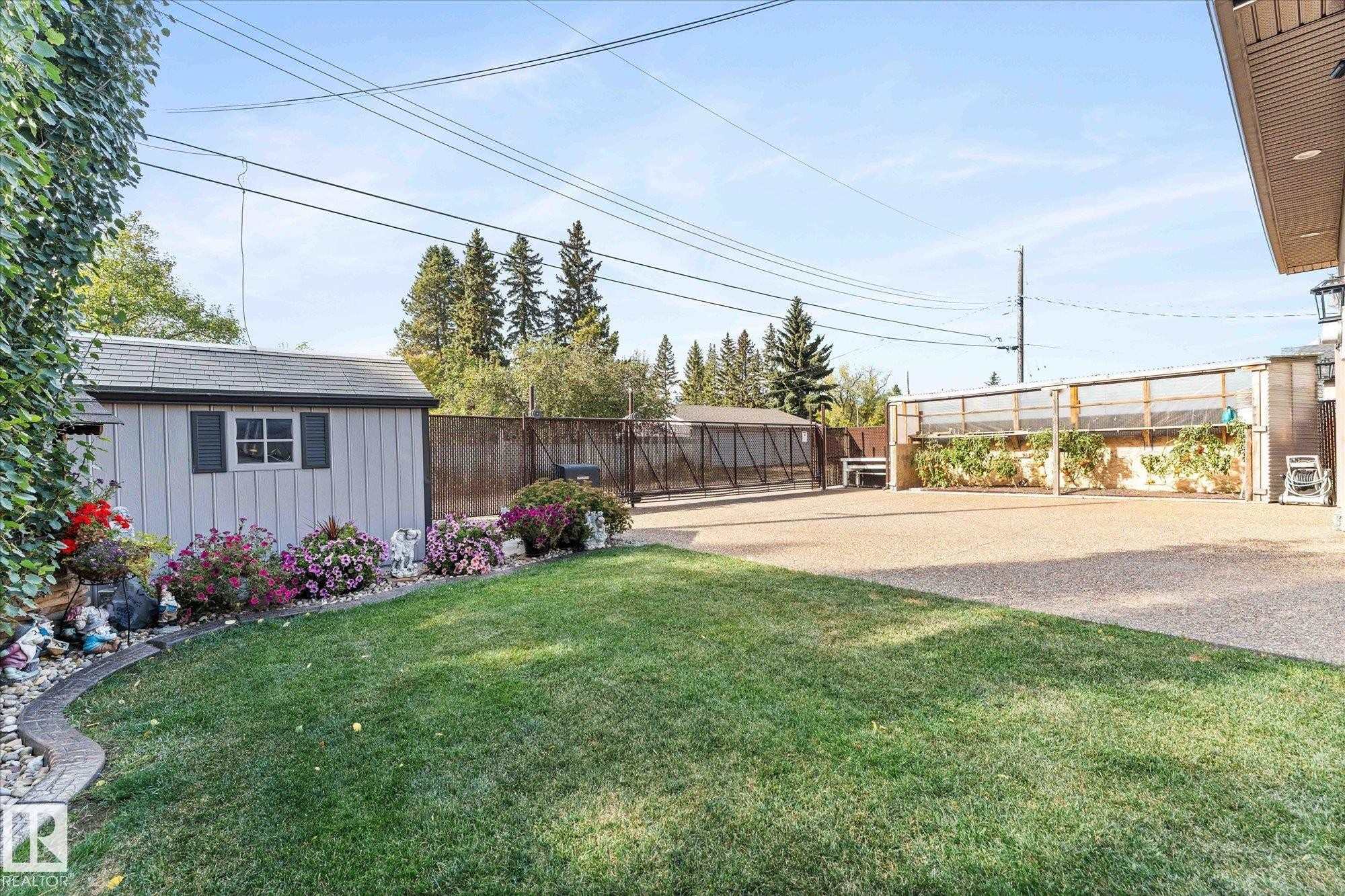 10516 158 Street Nw, Edmonton, AB - Outdoor