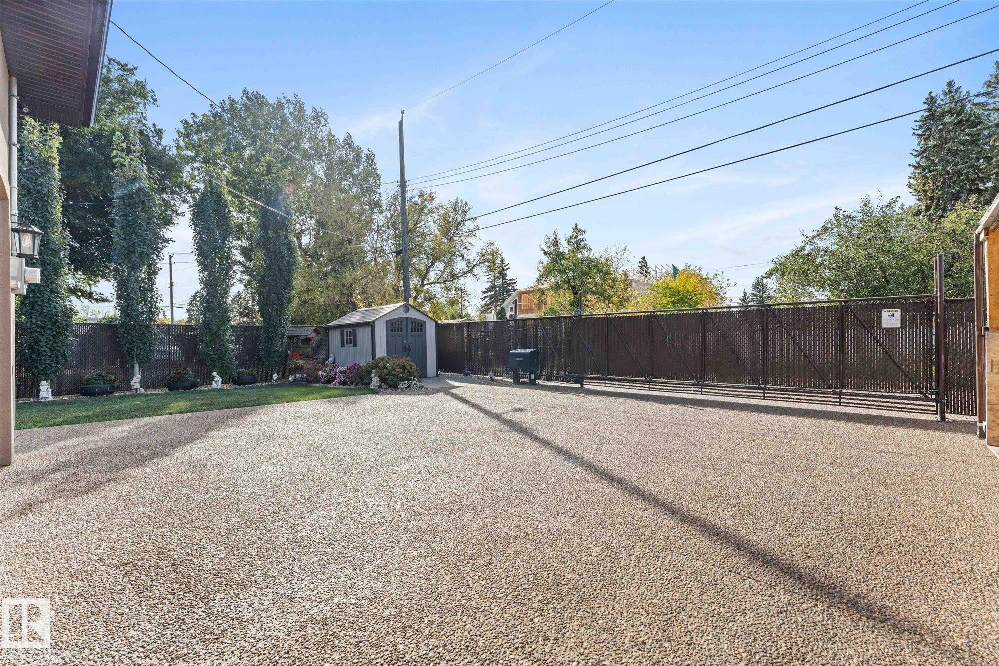 10516 158 Street Nw, Edmonton, AB - Outdoor