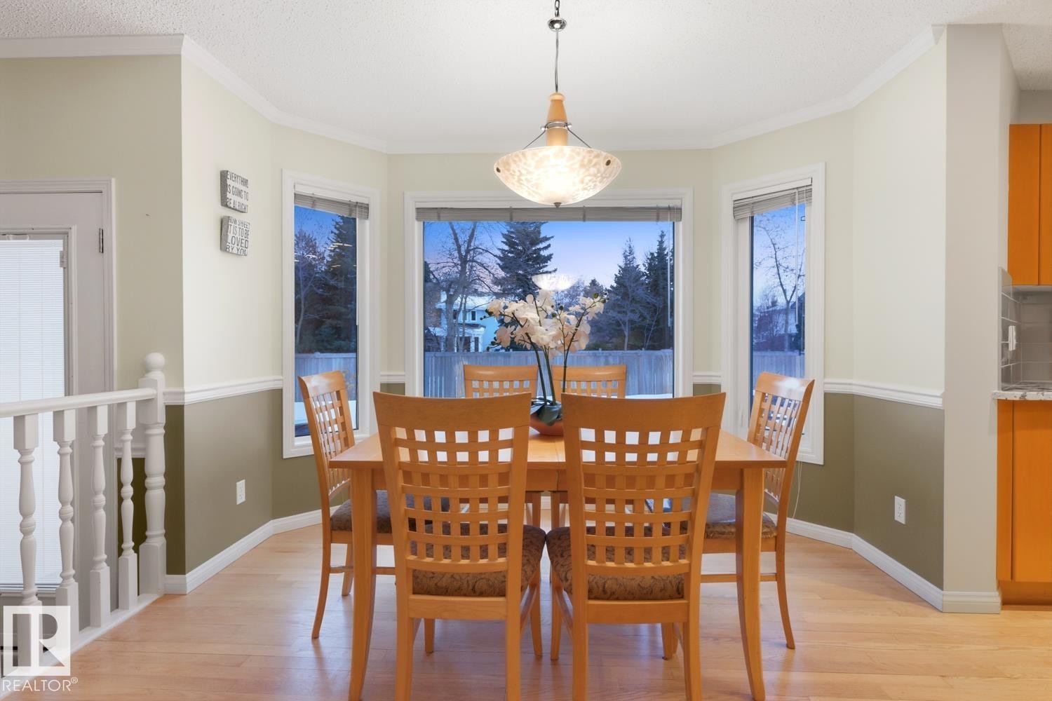324 Wolf Ridge Point(E), Edmonton, AB - Indoor Photo Showing Dining Room