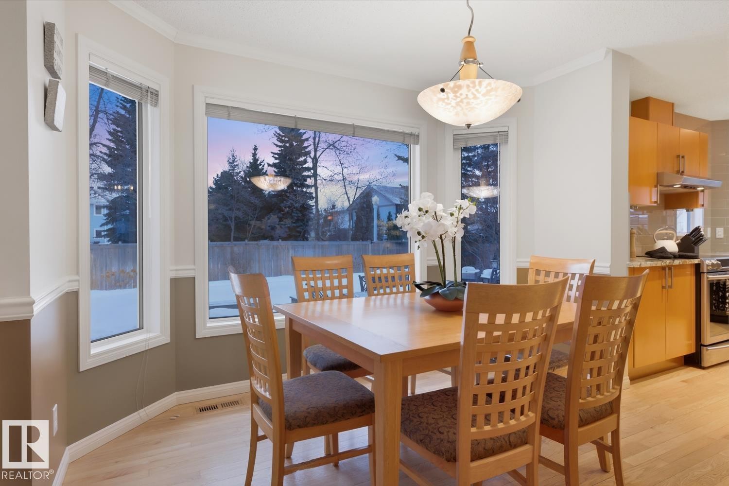 324 Wolf Ridge Point(E), Edmonton, AB - Indoor Photo Showing Dining Room
