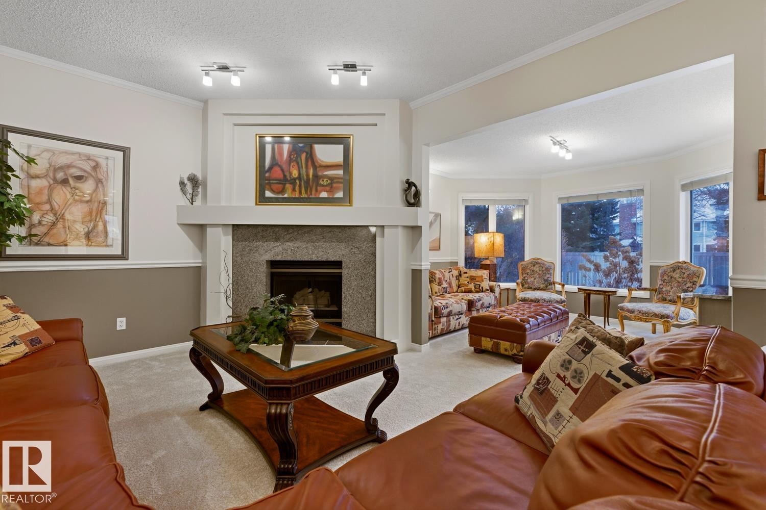 324 Wolf Ridge Point(E), Edmonton, AB - Indoor Photo Showing Living Room With Fireplace