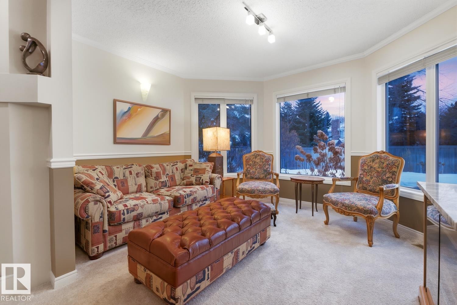 324 Wolf Ridge Point(E), Edmonton, AB - Indoor Photo Showing Living Room