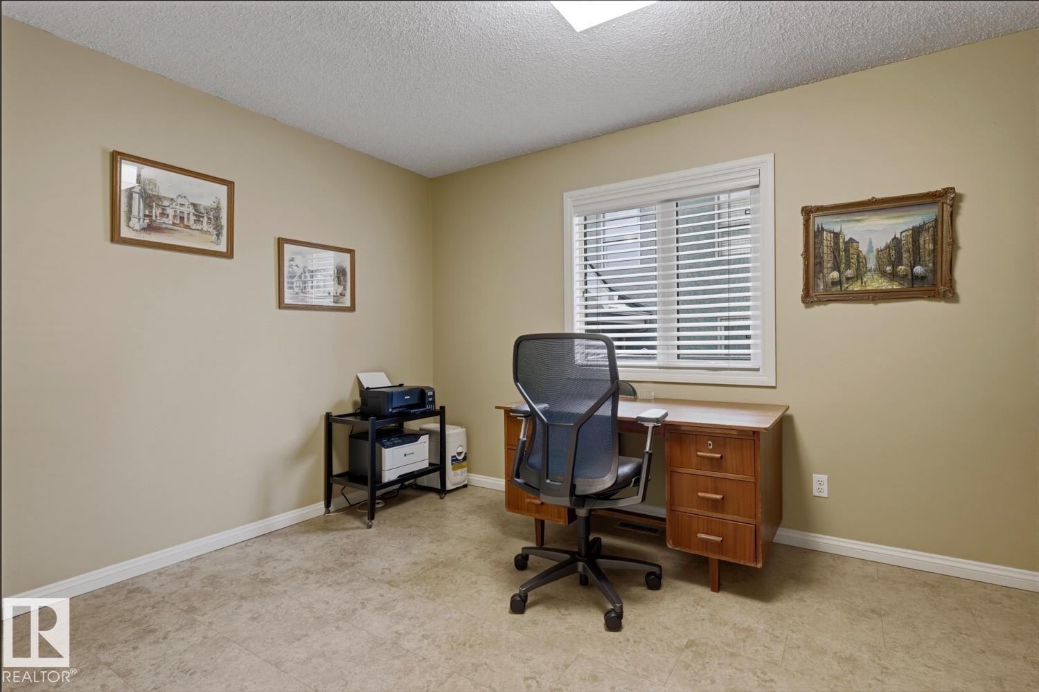 324 Wolf Ridge Point(E), Edmonton, AB - Indoor Photo Showing Office