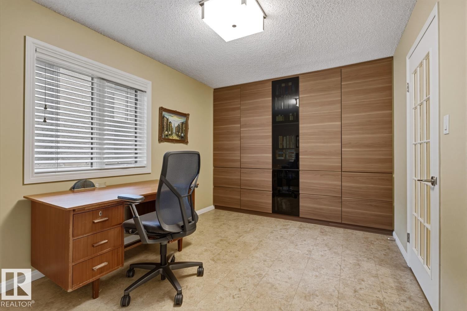 324 Wolf Ridge Point(E), Edmonton, AB - Indoor Photo Showing Office