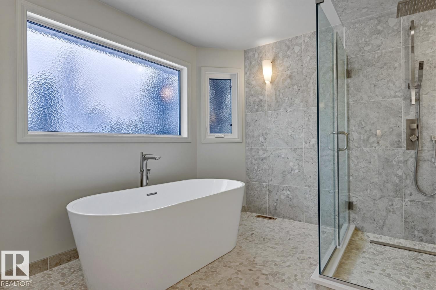 324 Wolf Ridge Point(E), Edmonton, AB - Indoor Photo Showing Bathroom