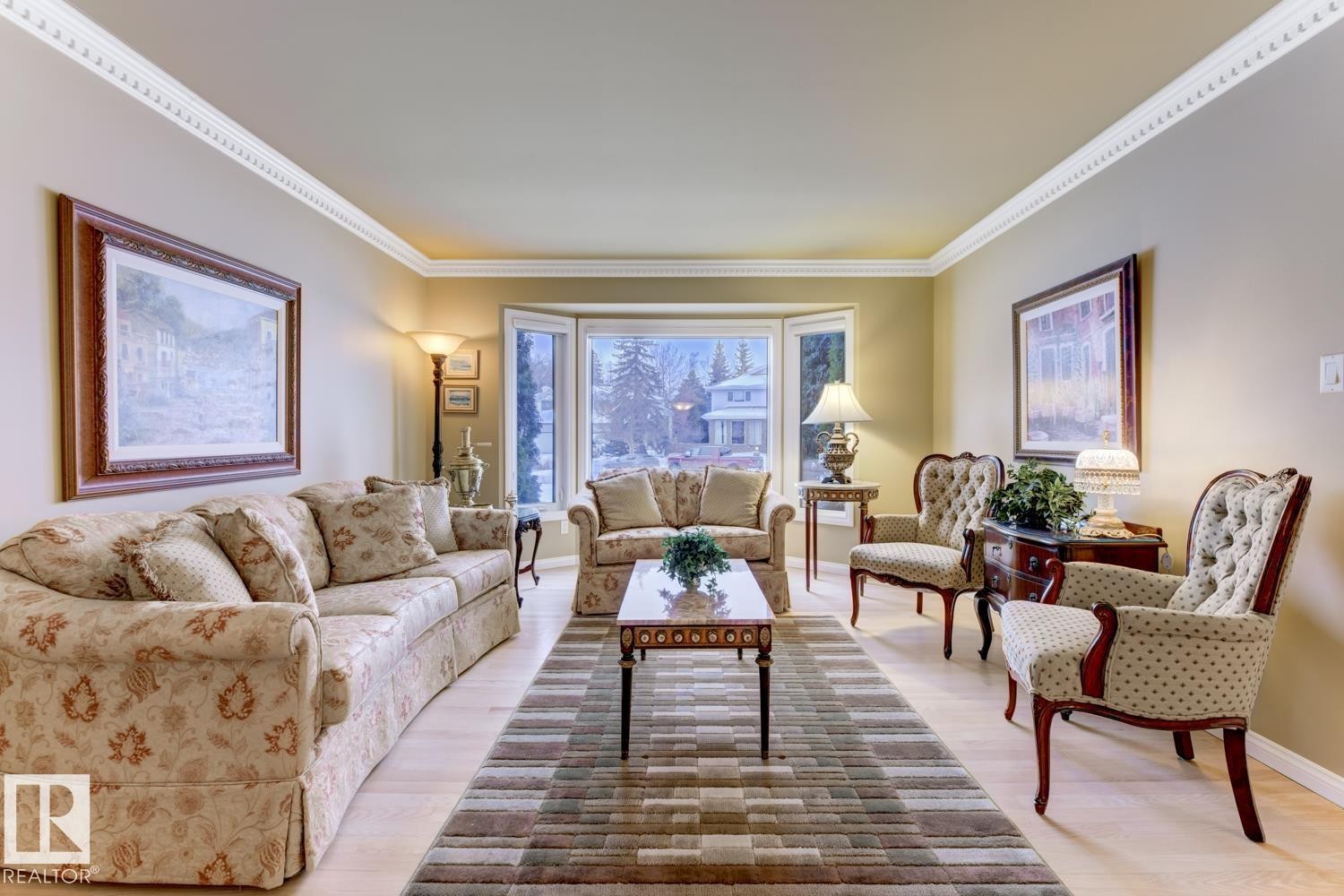 324 Wolf Ridge Point(E), Edmonton, AB - Indoor Photo Showing Living Room