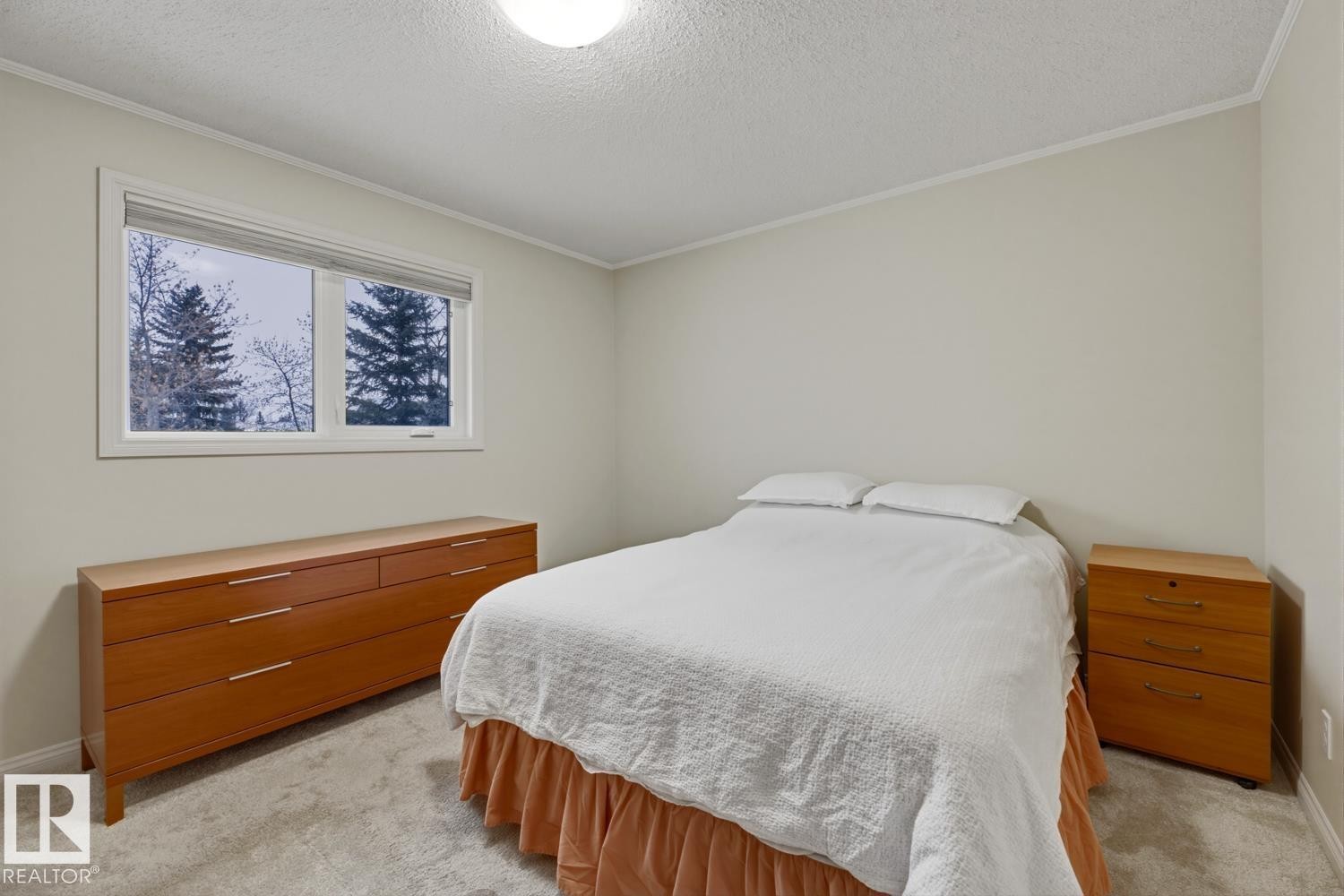 324 Wolf Ridge Point(E), Edmonton, AB - Indoor Photo Showing Bedroom