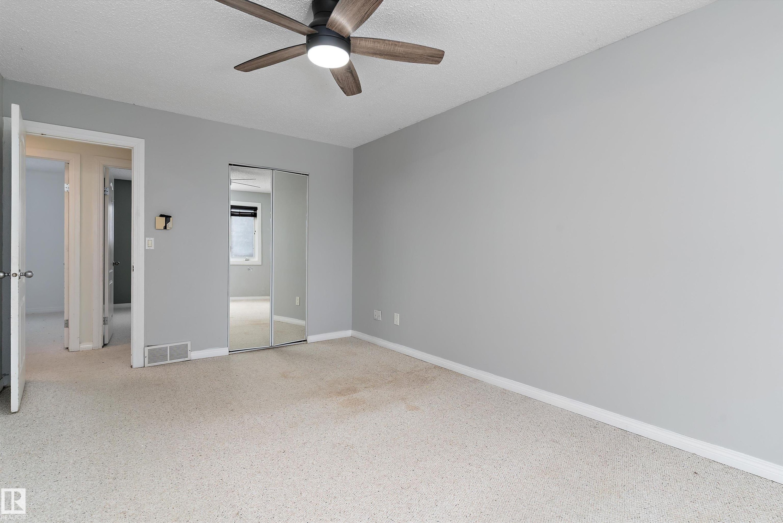 Unfurnished bedroom featuring a closet, a ceiling fan, and a textured ceiling - 115 Walker Road, Edmonton, AB - Indoor Photo Showing Other Room
