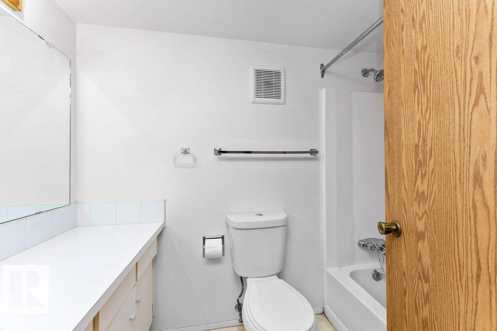 536 Lee Ridge Road, Edmonton, AB - Indoor Photo Showing Bathroom