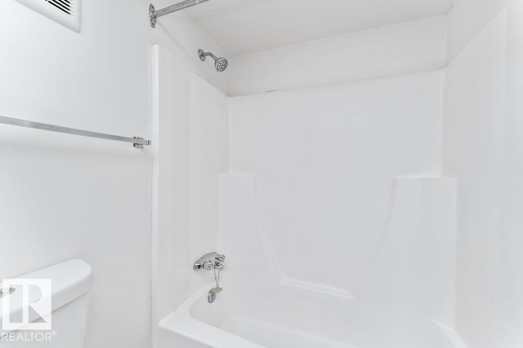 536 Lee Ridge Road, Edmonton, AB - Indoor Photo Showing Bathroom