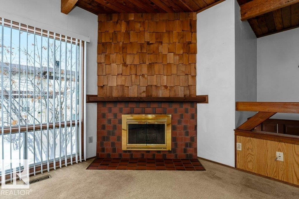 536 Lee Ridge Road, Edmonton, AB - Indoor Photo Showing Living Room With Fireplace