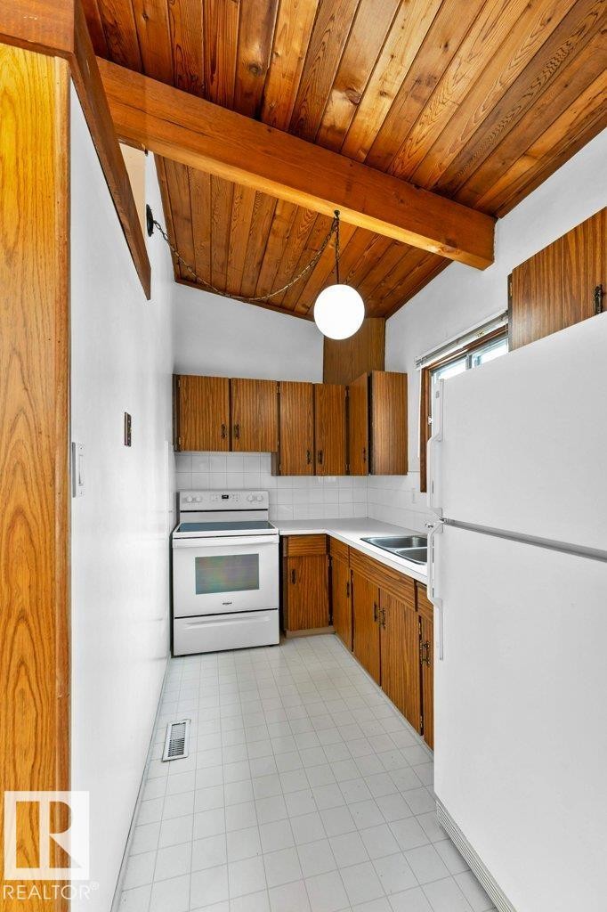 536 Lee Ridge Road, Edmonton, AB - Indoor Photo Showing Kitchen With Double Sink
