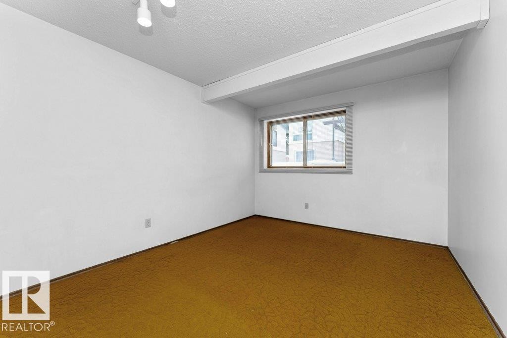 536 Lee Ridge Road, Edmonton, AB - Indoor Photo Showing Other Room