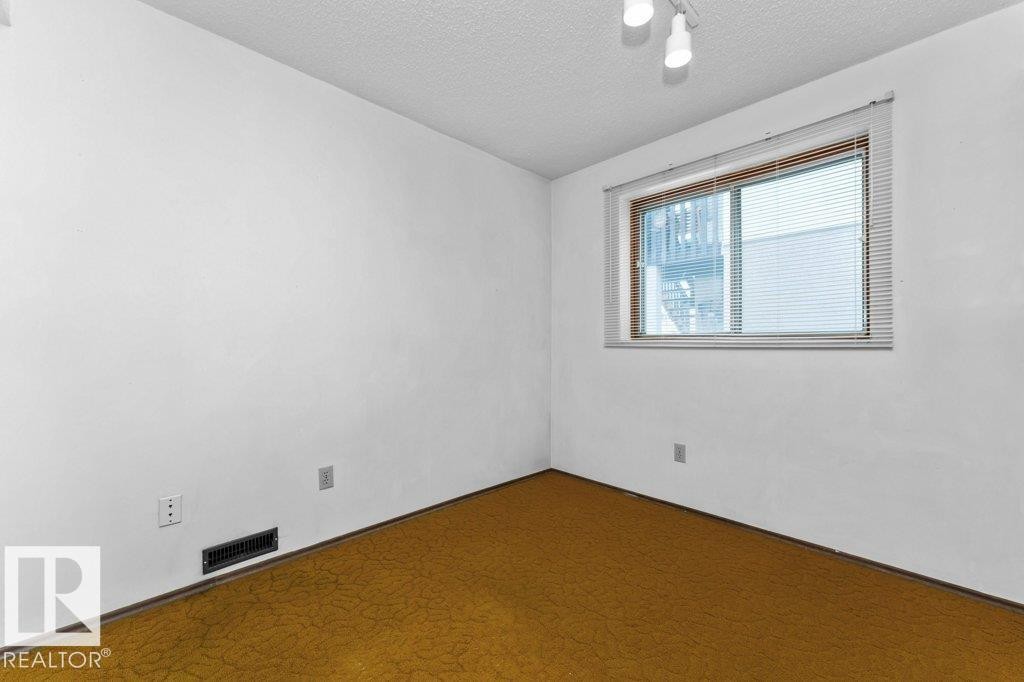 536 Lee Ridge Road, Edmonton, AB - Indoor Photo Showing Other Room