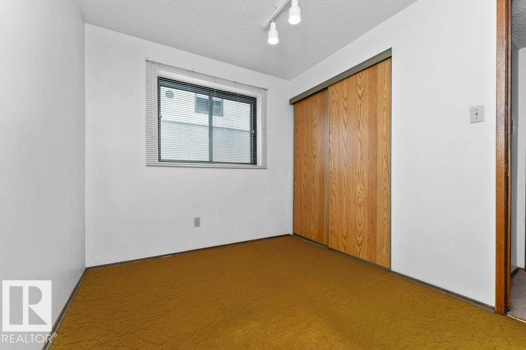 536 Lee Ridge Road, Edmonton, AB - Indoor Photo Showing Other Room