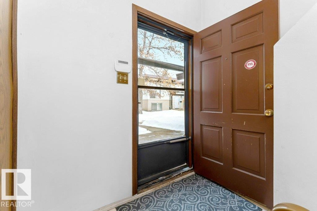 536 Lee Ridge Road, Edmonton, AB - Indoor Photo Showing Other Room