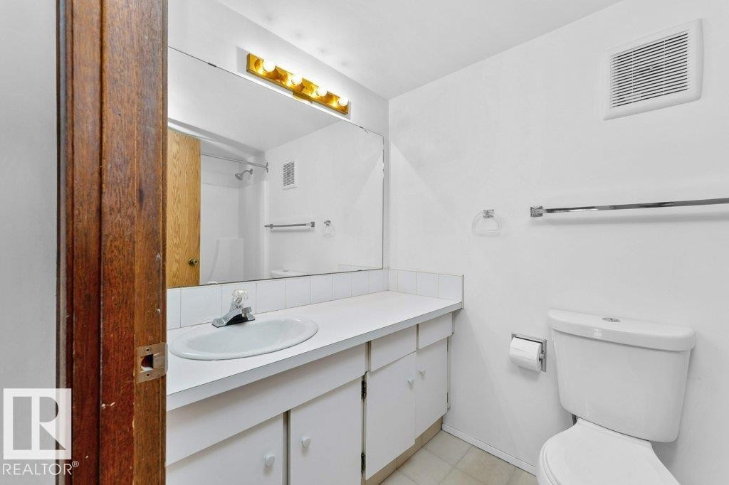 536 Lee Ridge Road, Edmonton, AB - Indoor Photo Showing Bathroom