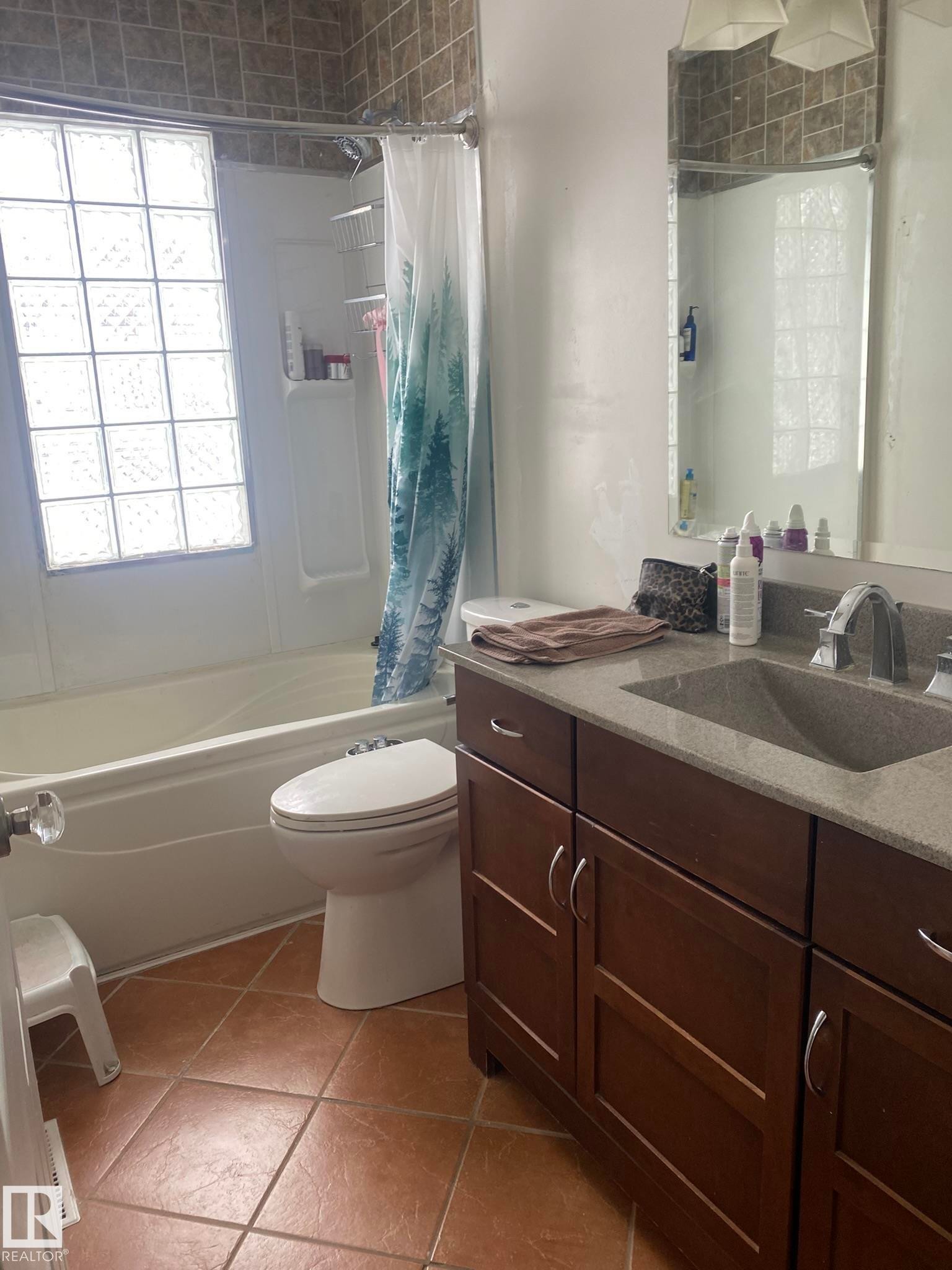 Full bathroom featuring vanity and shower / bath combination with curtain - 10945 54 Avenue, Edmonton, AB - Indoor Photo Showing Bathroom