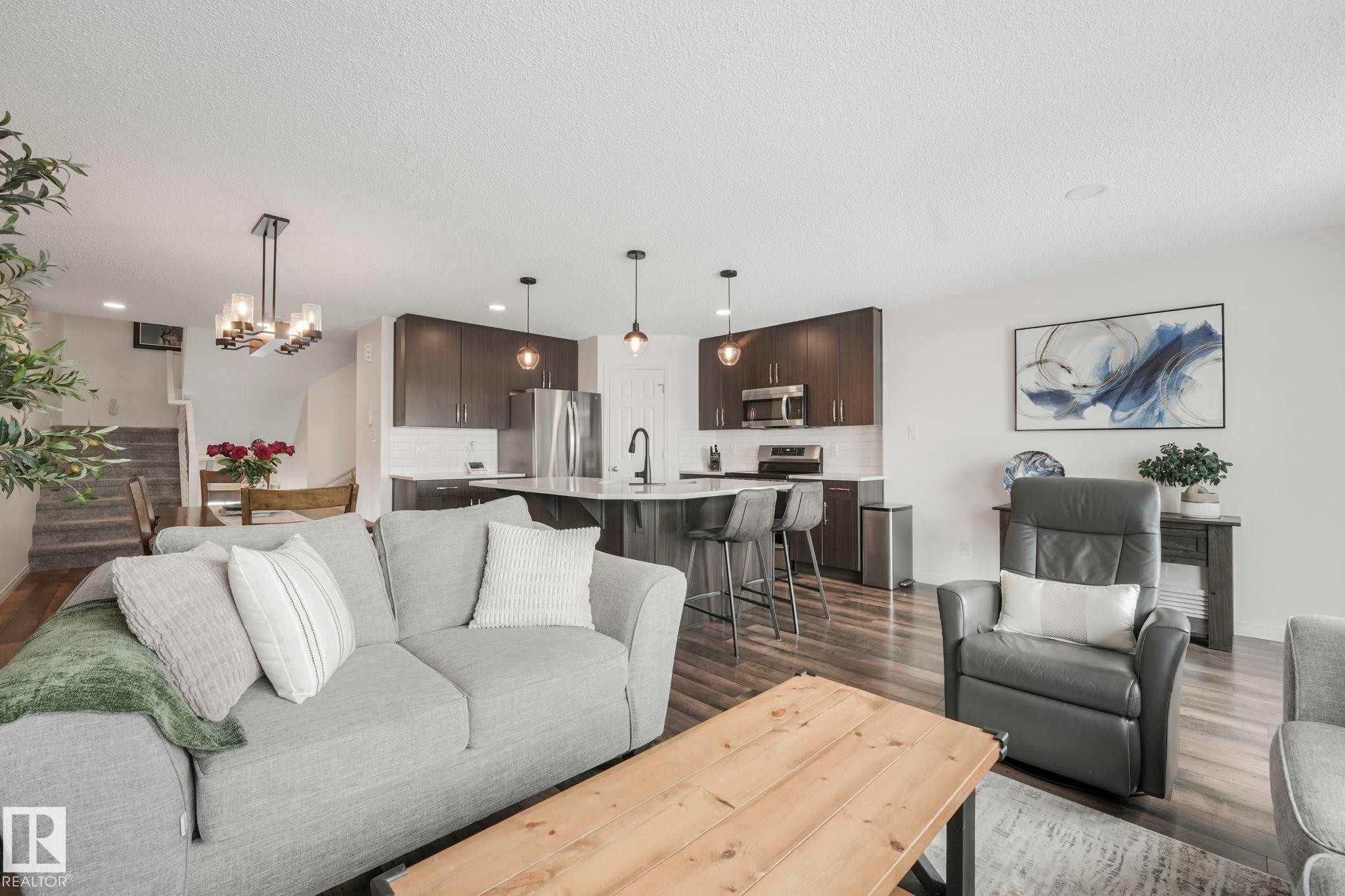 5507 Crabapple Loop, Edmonton, AB - Indoor Photo Showing Living Room