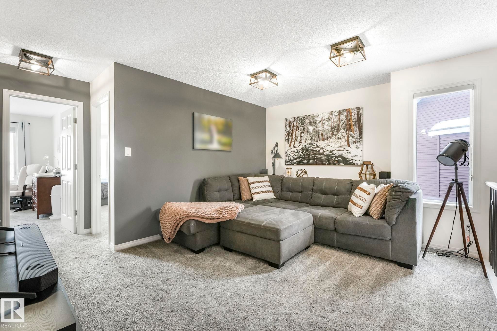 5507 Crabapple Loop, Edmonton, AB - Indoor Photo Showing Living Room
