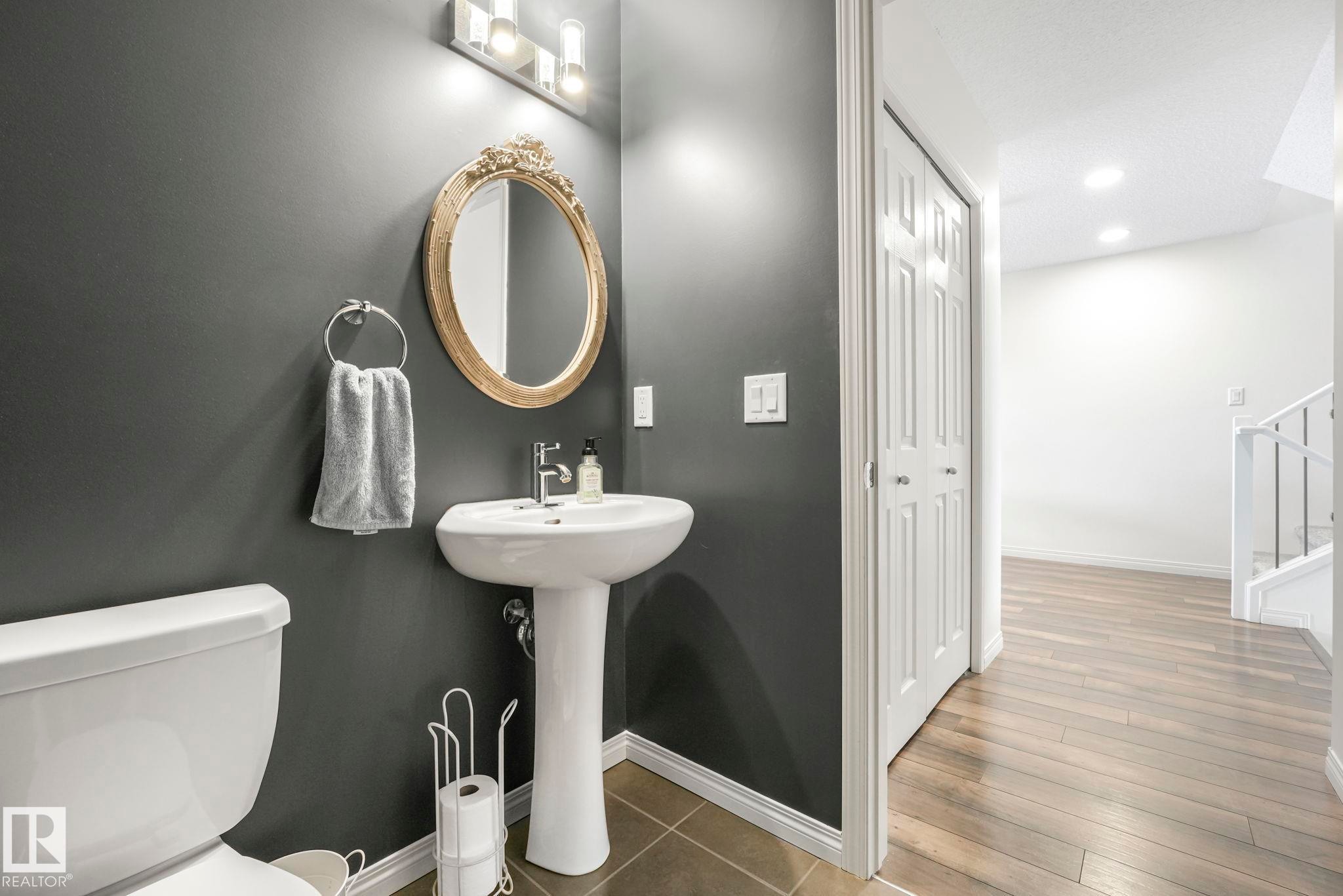 5507 Crabapple Loop, Edmonton, AB - Indoor Photo Showing Bathroom