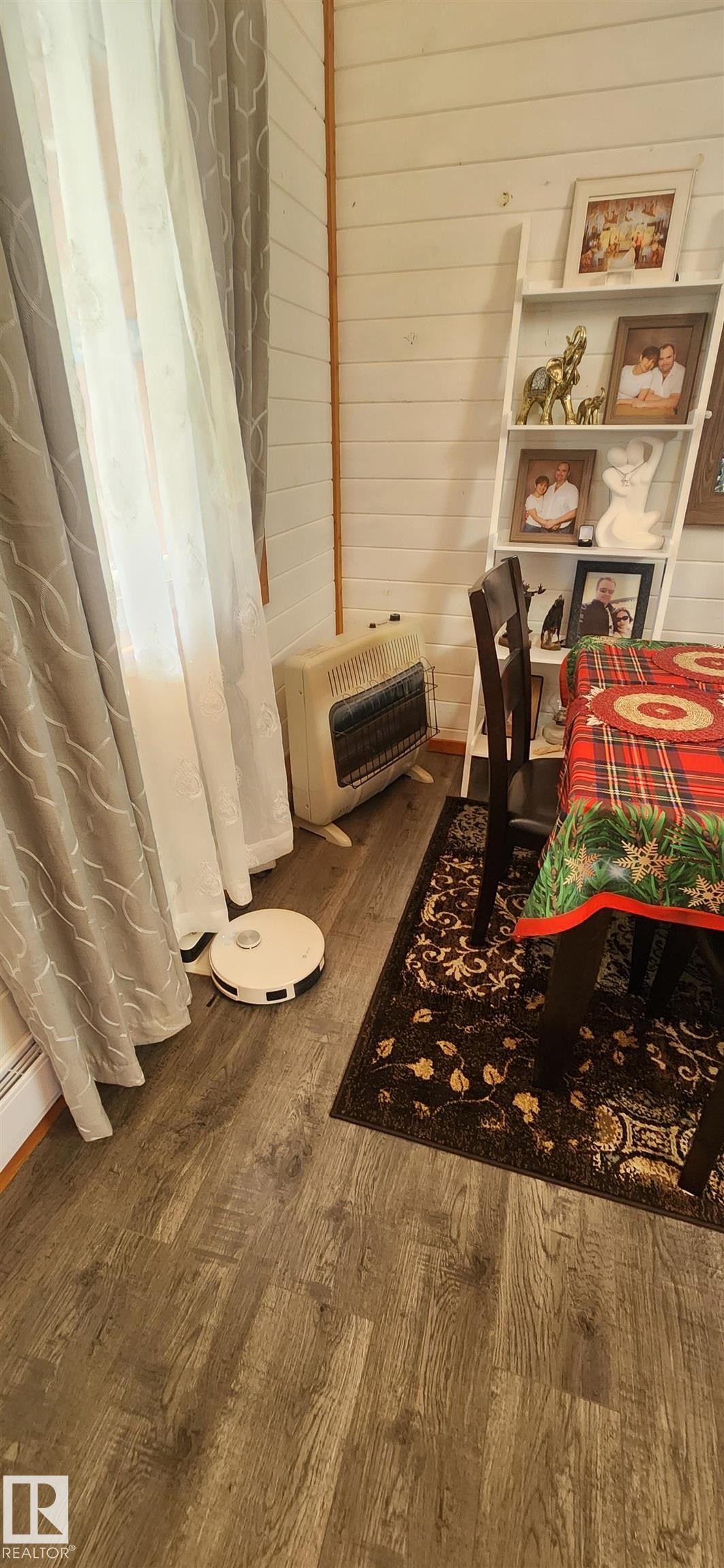 5216 - 53 Avenue, Clyde, AB - Indoor Photo Showing Other Room