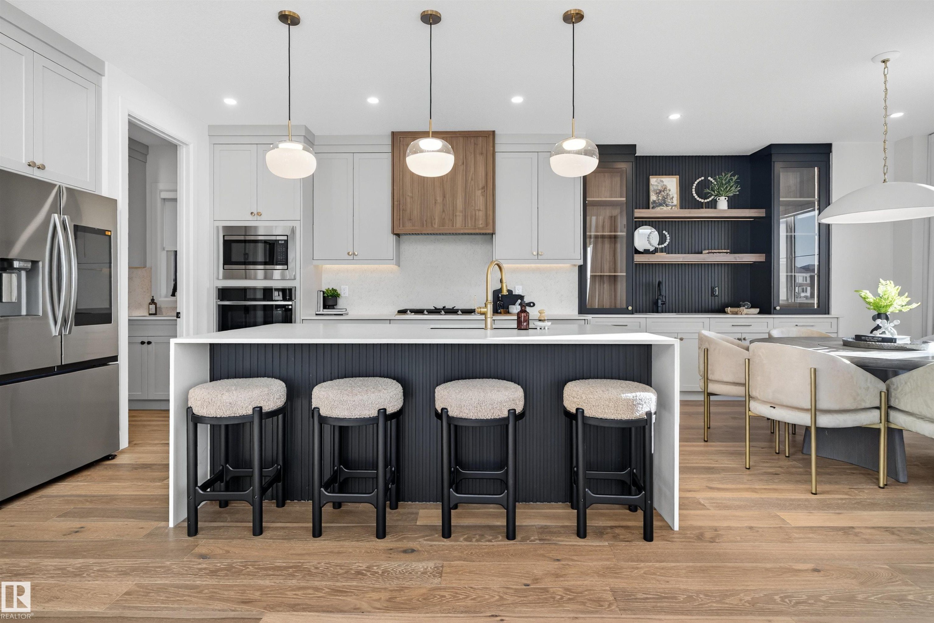 213 Paterson Link, Edmonton, AB - Indoor Photo Showing Kitchen With Upgraded Kitchen