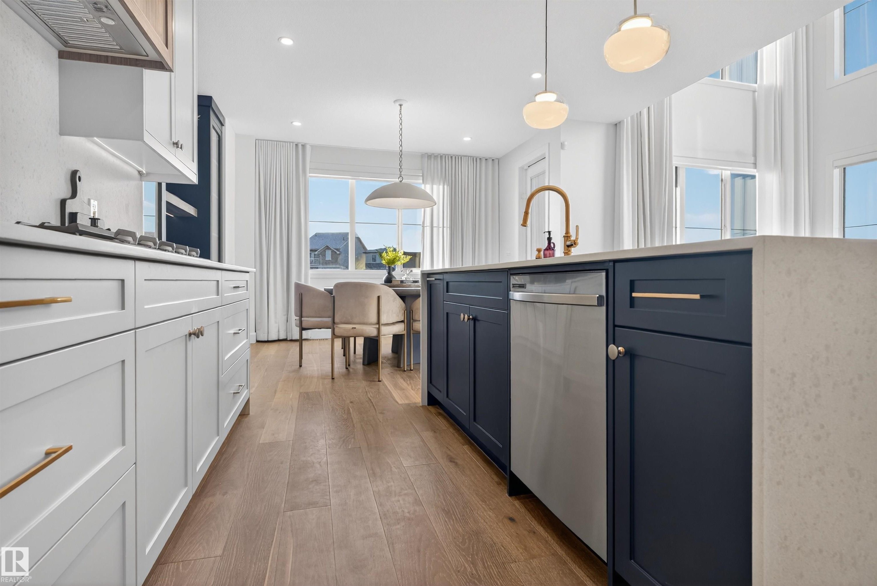 213 Paterson Link, Edmonton, AB - Indoor Photo Showing Kitchen With Upgraded Kitchen