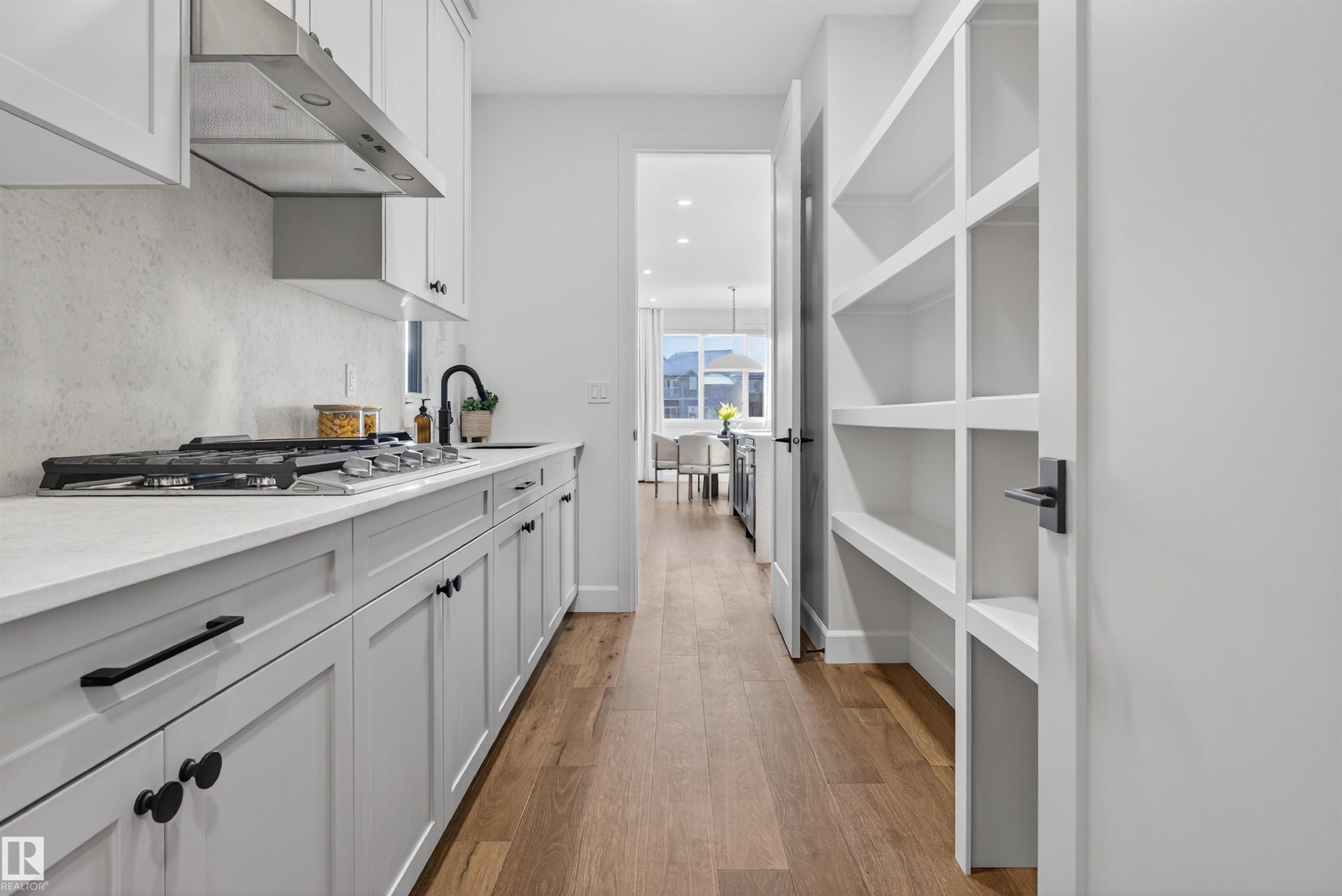 213 Paterson Link, Edmonton, AB - Indoor Photo Showing Kitchen