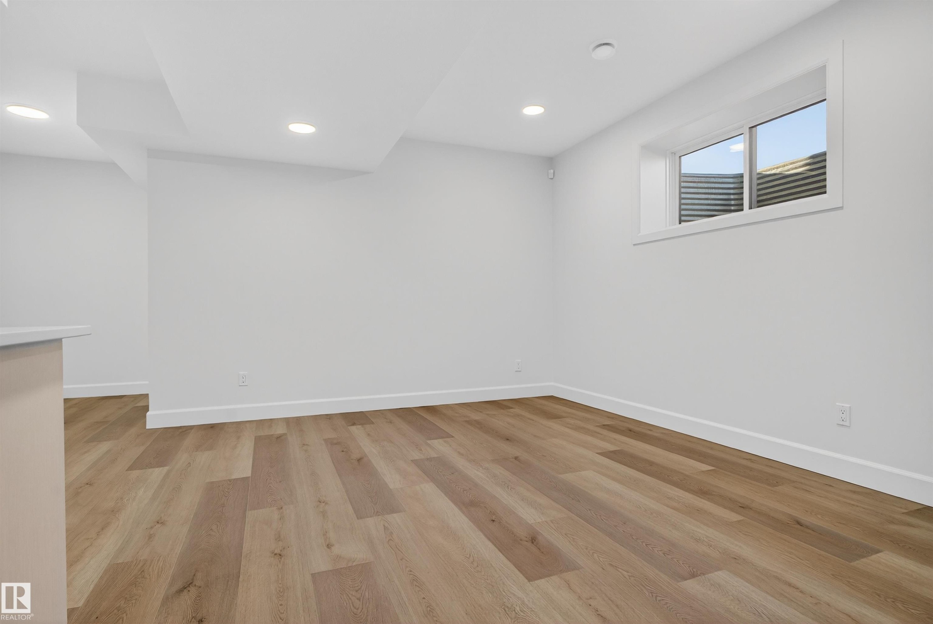 213 Paterson Link, Edmonton, AB - Indoor Photo Showing Other Room