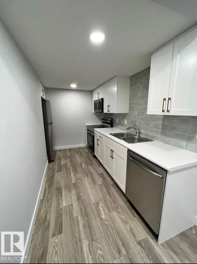 5316 Godson Point(E), Edmonton, AB - Indoor Photo Showing Kitchen With Double Sink