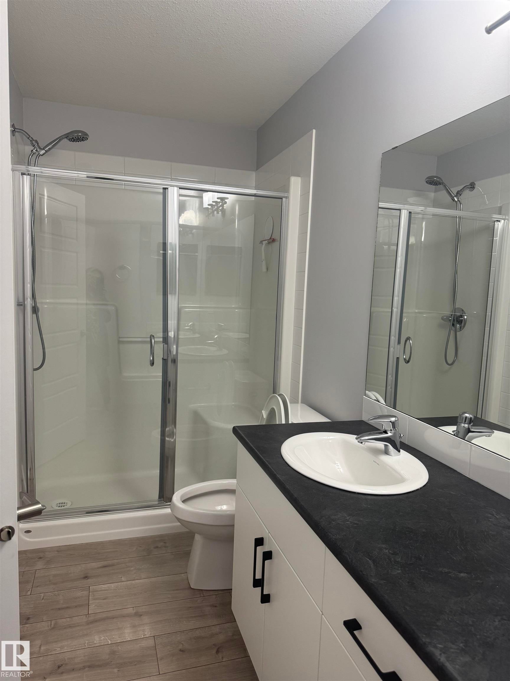 5316 Godson Point(E), Edmonton, AB - Indoor Photo Showing Bathroom