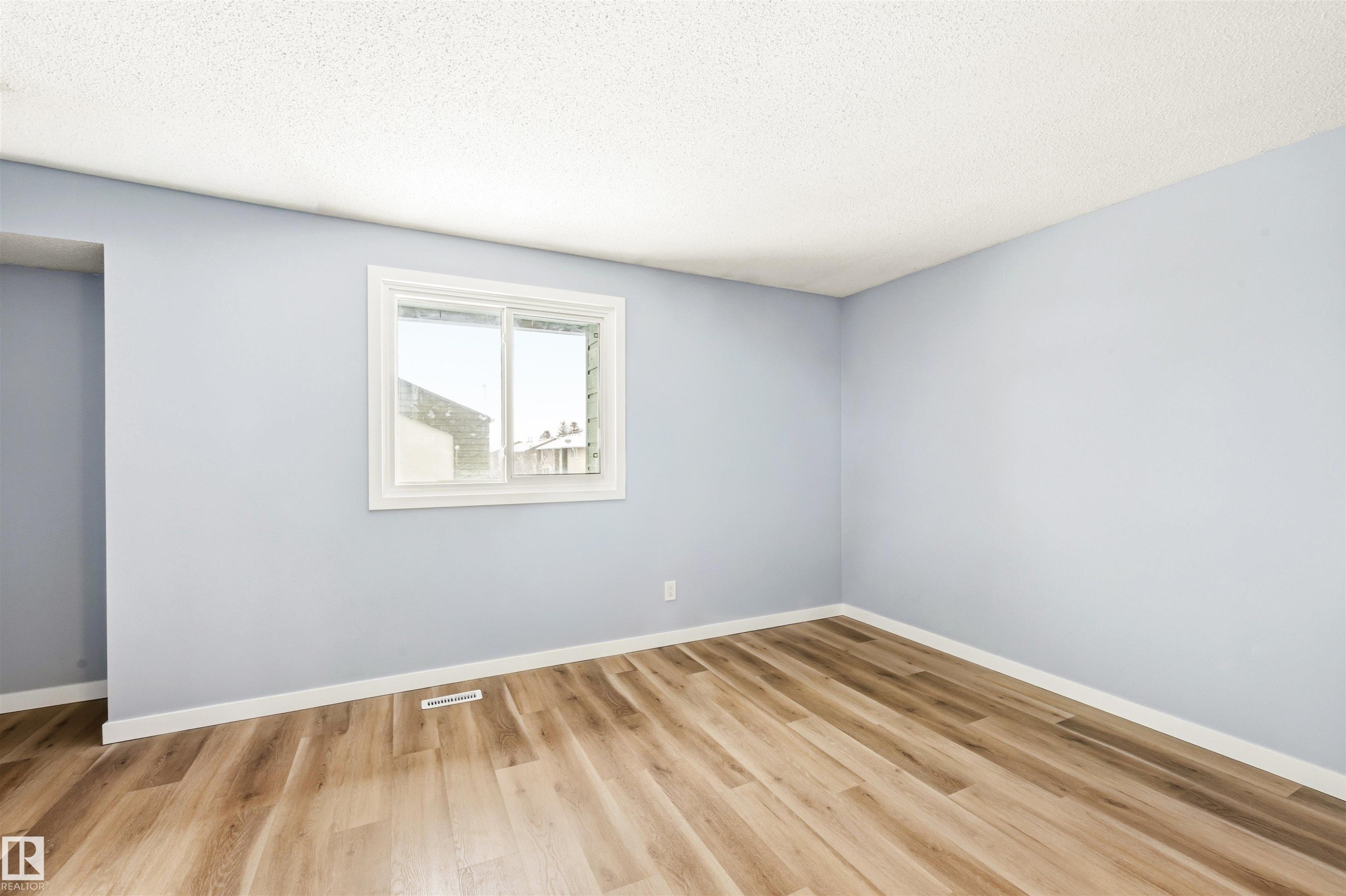 655 Abbottsfield Road, Edmonton, AB - Indoor Photo Showing Other Room