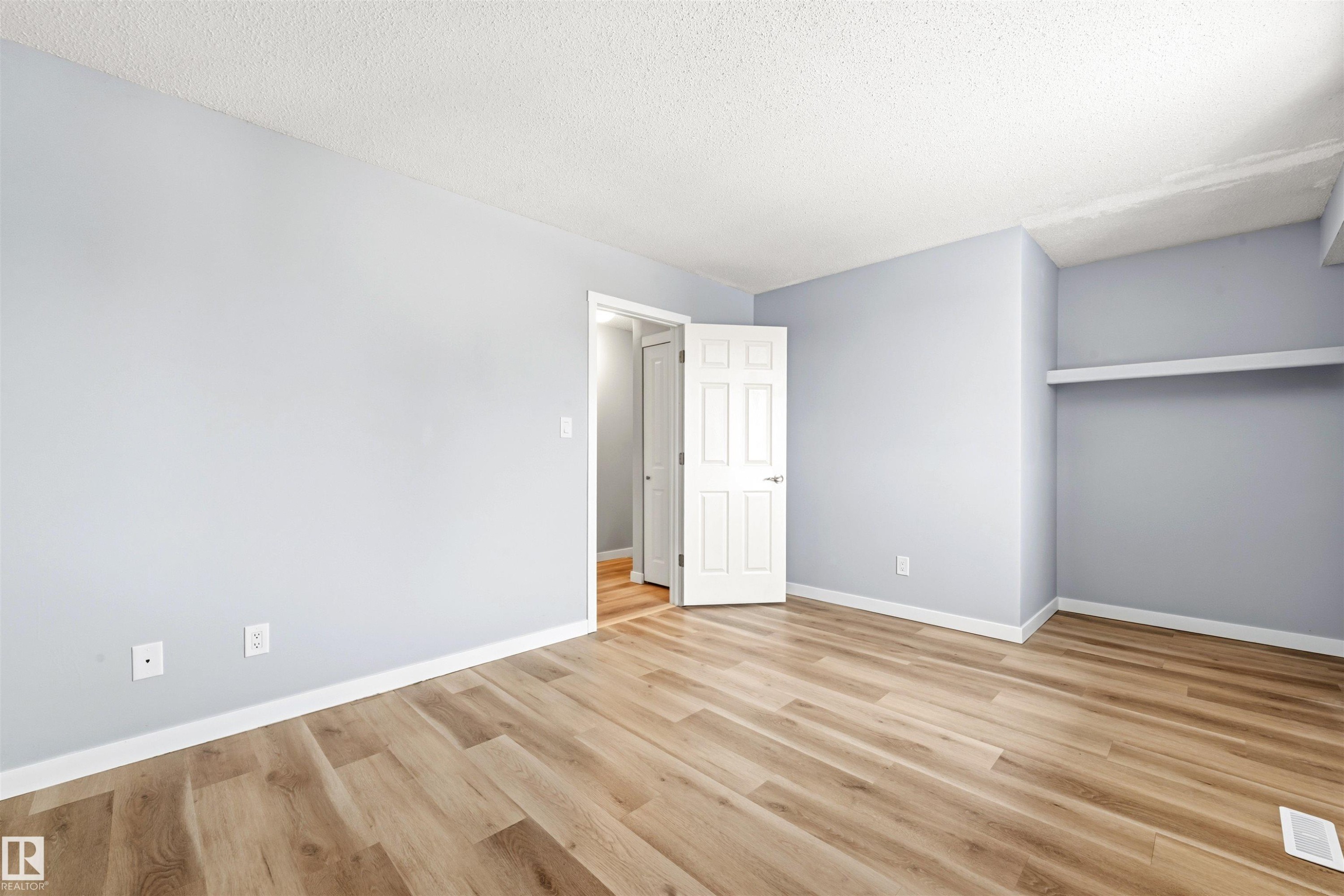 655 Abbottsfield Road, Edmonton, AB - Indoor Photo Showing Other Room
