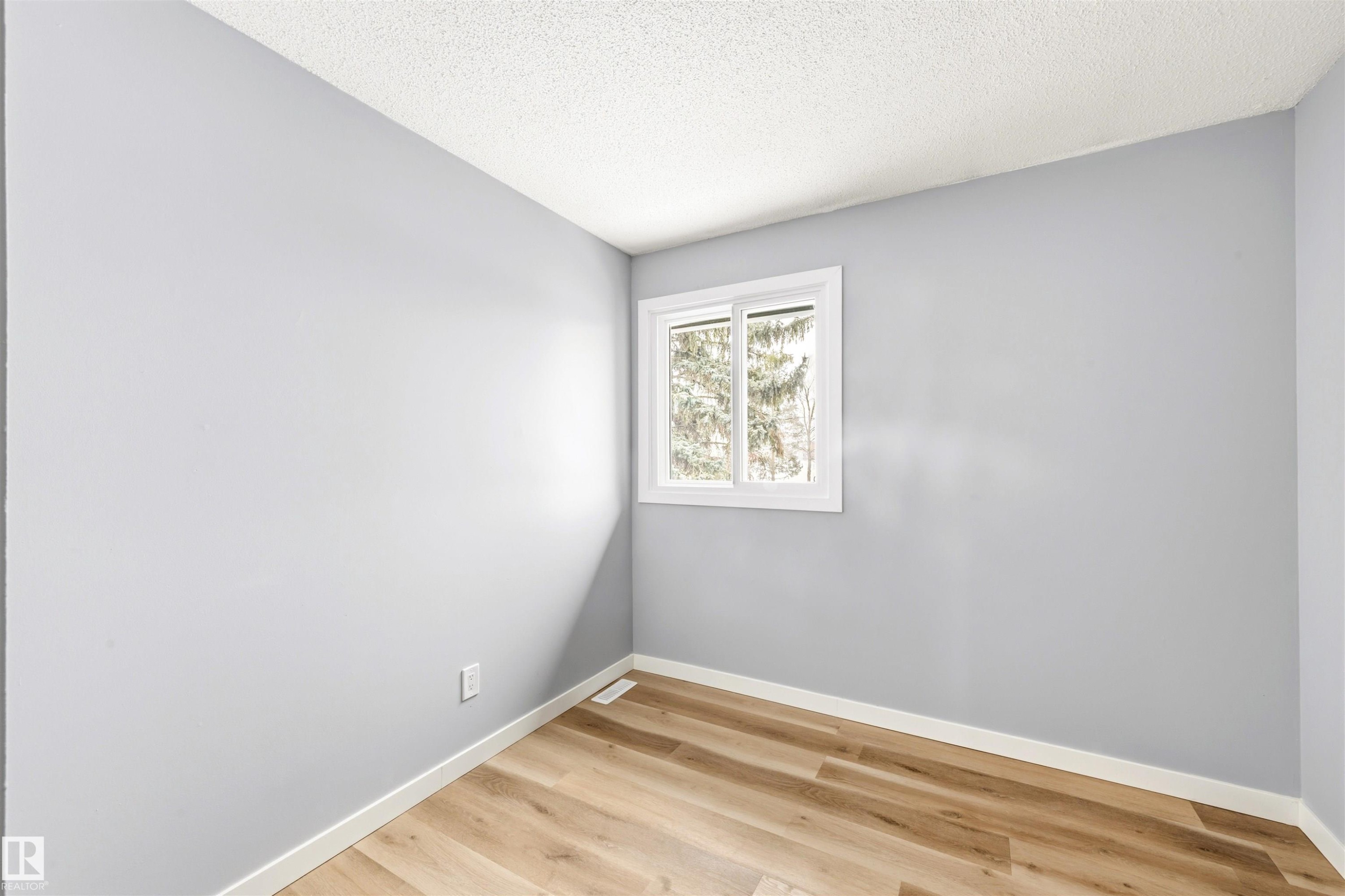 655 Abbottsfield Road, Edmonton, AB - Indoor Photo Showing Other Room