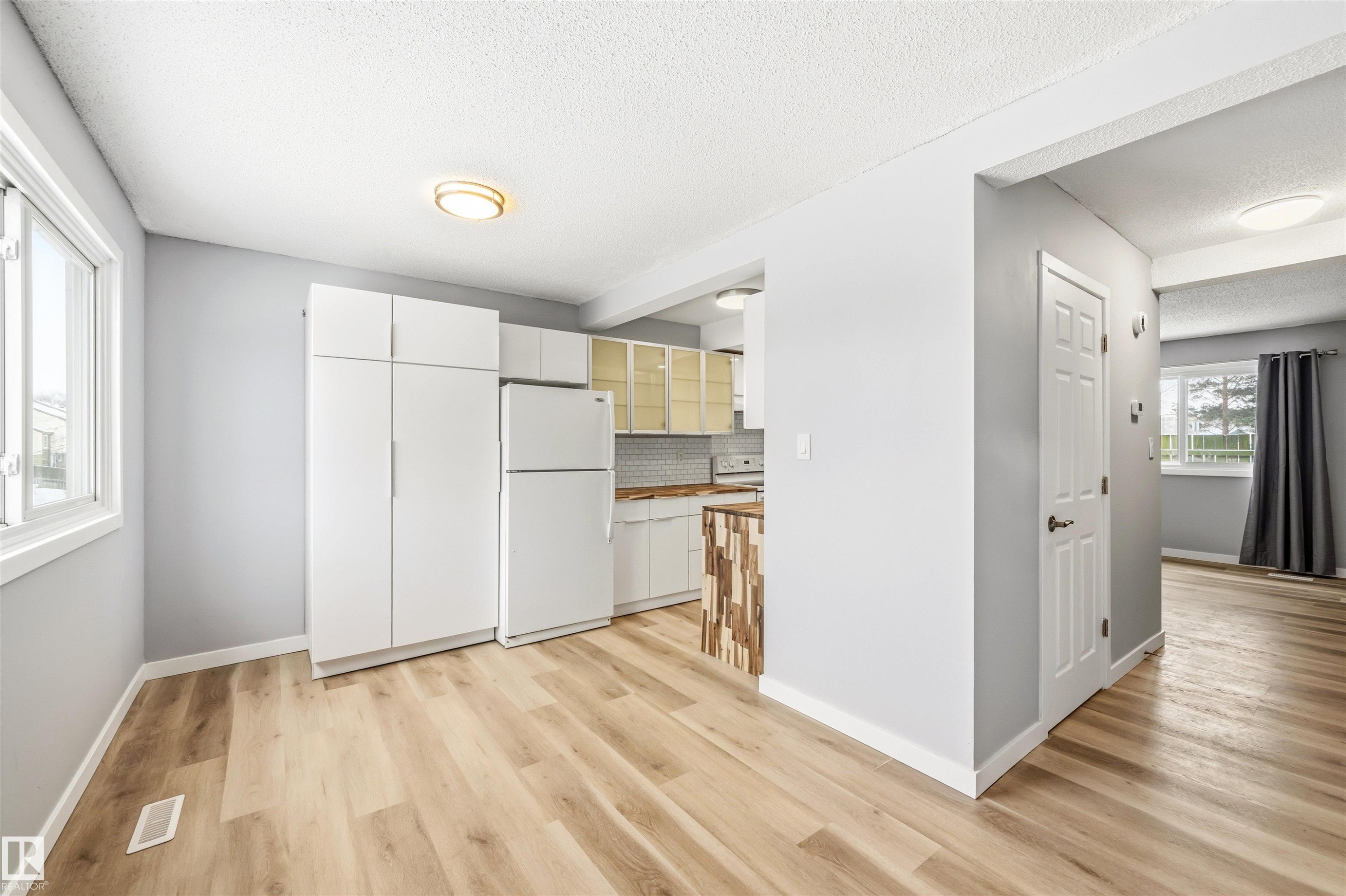 655 Abbottsfield Road, Edmonton, AB - Indoor Photo Showing Other Room